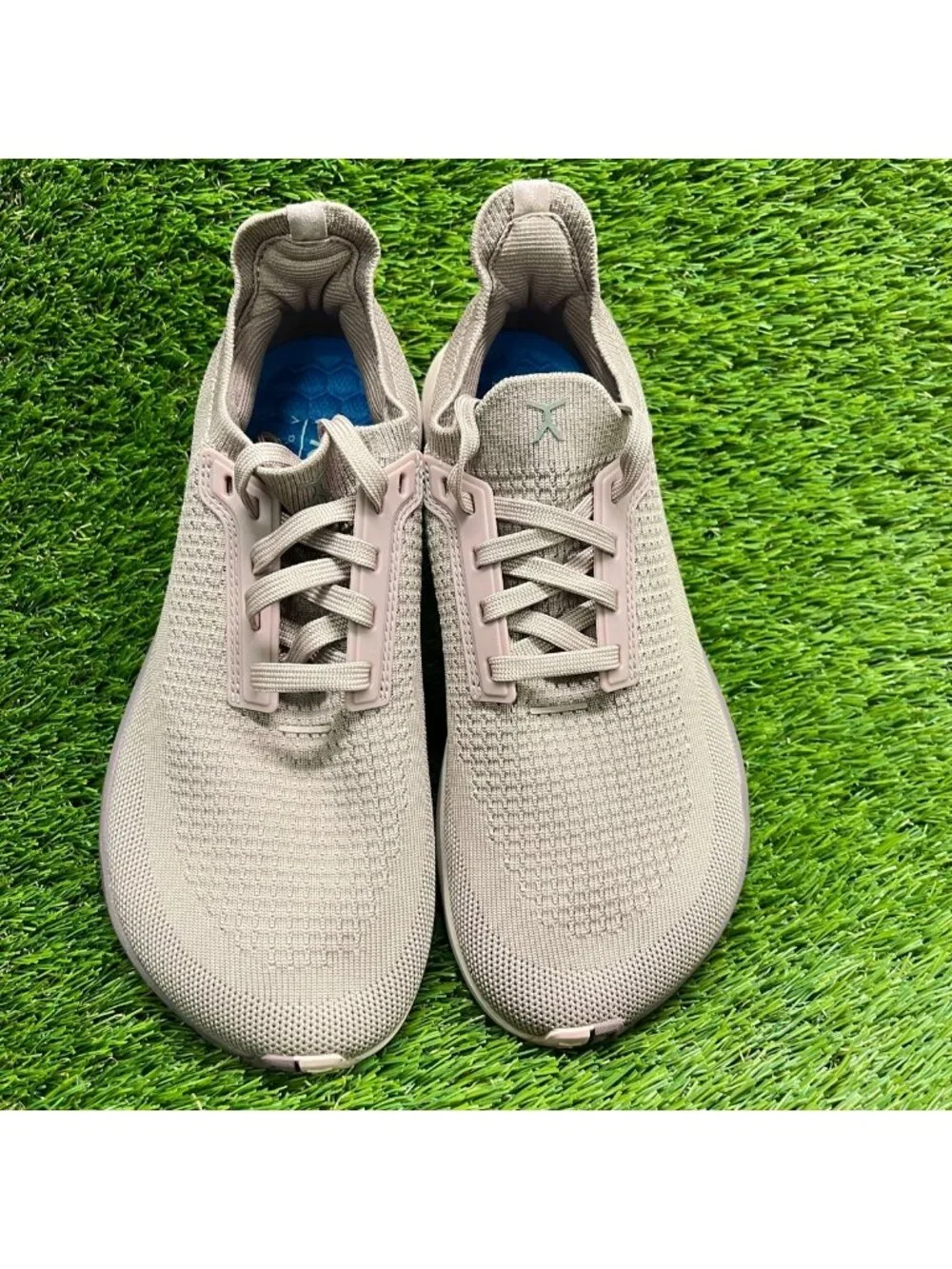 Flux Footwear Adapt Runner Mist Womens Size 7 Athletic Knit Shoes Sneakers
